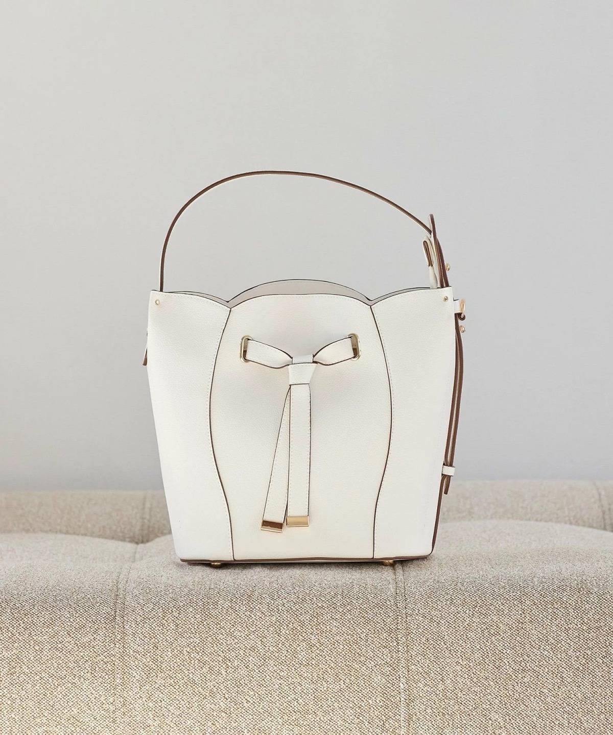 VIS フラワーカットショルダーバッグ