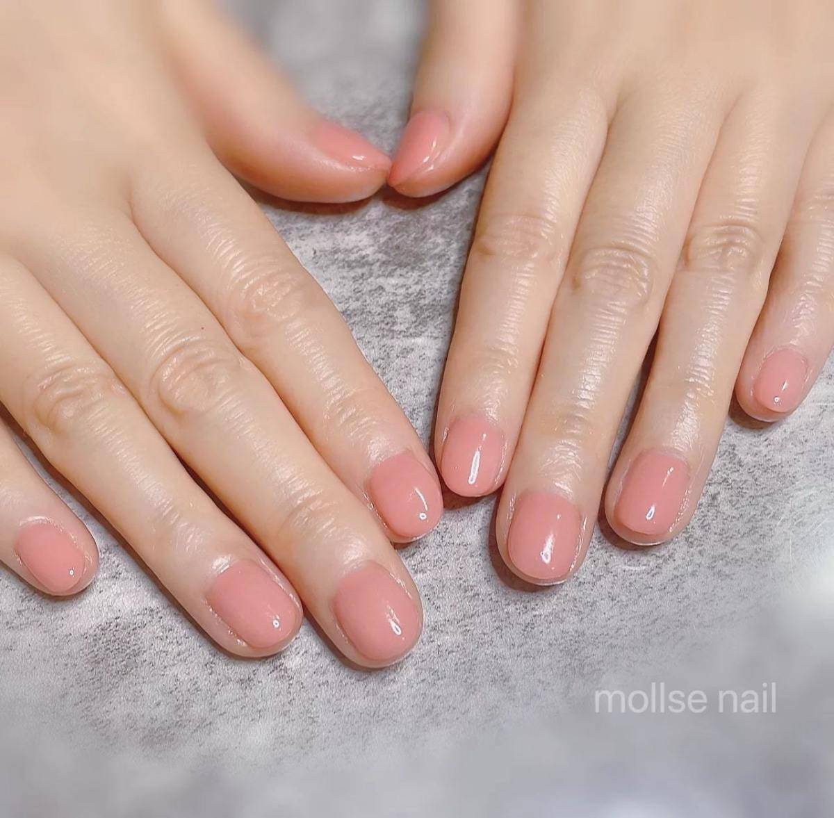 ワンカラーのショートネイル