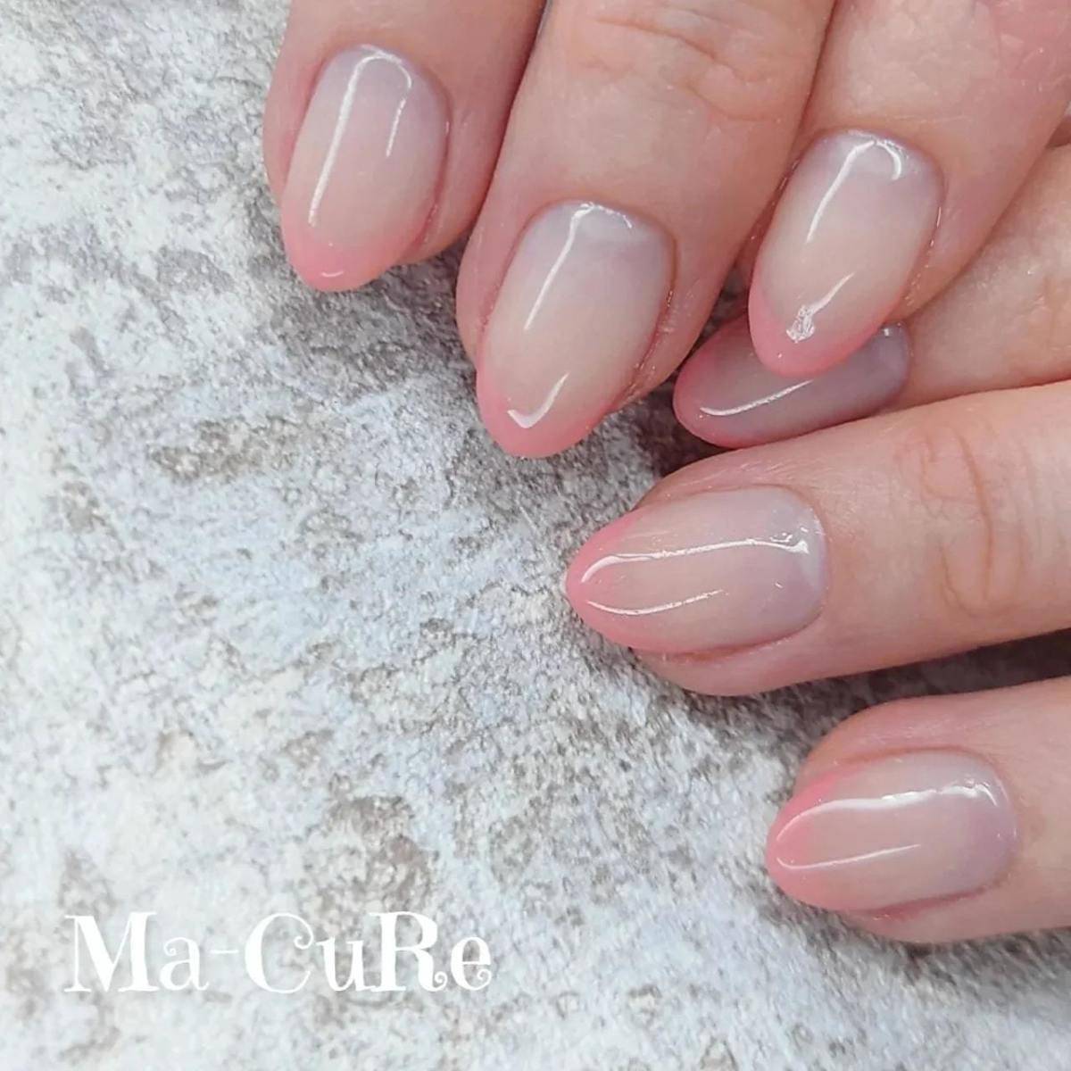 クリアなサーモンピンクフレンチ