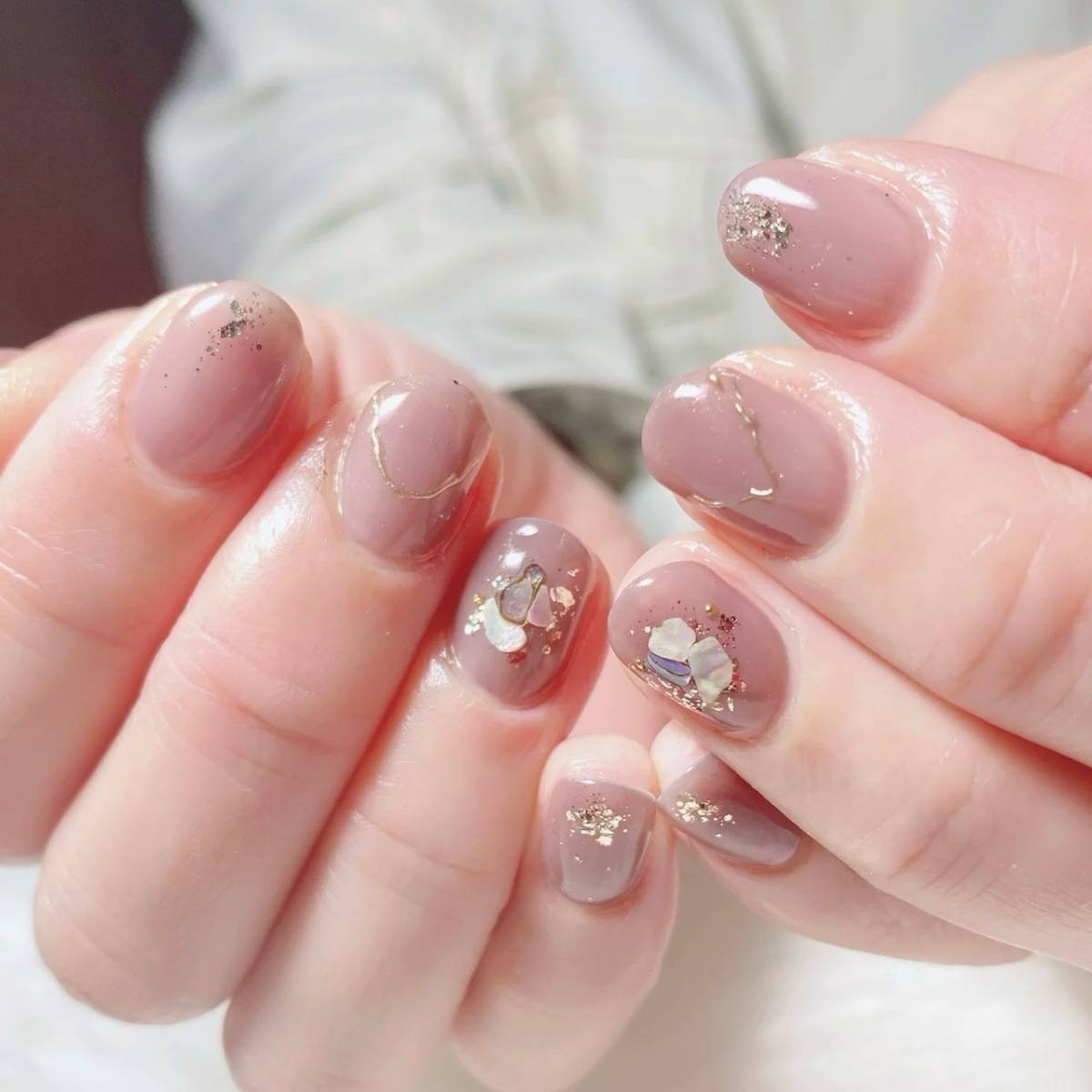 細ラインのミラーアートを入れたネイル