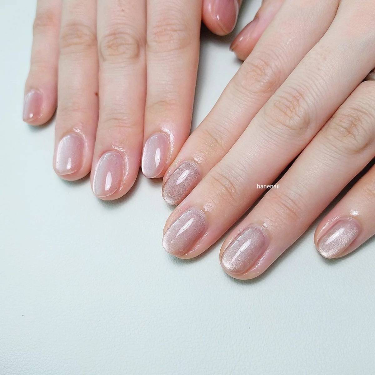 ヌーディーカラーのマグネットネイル