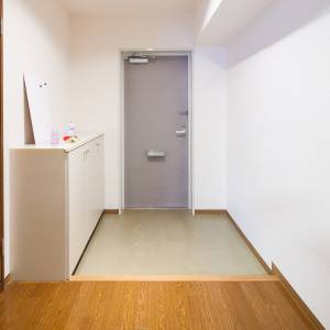 実は風水的にアウトです。玄関にあると家庭運がみるみる下がるもの5選