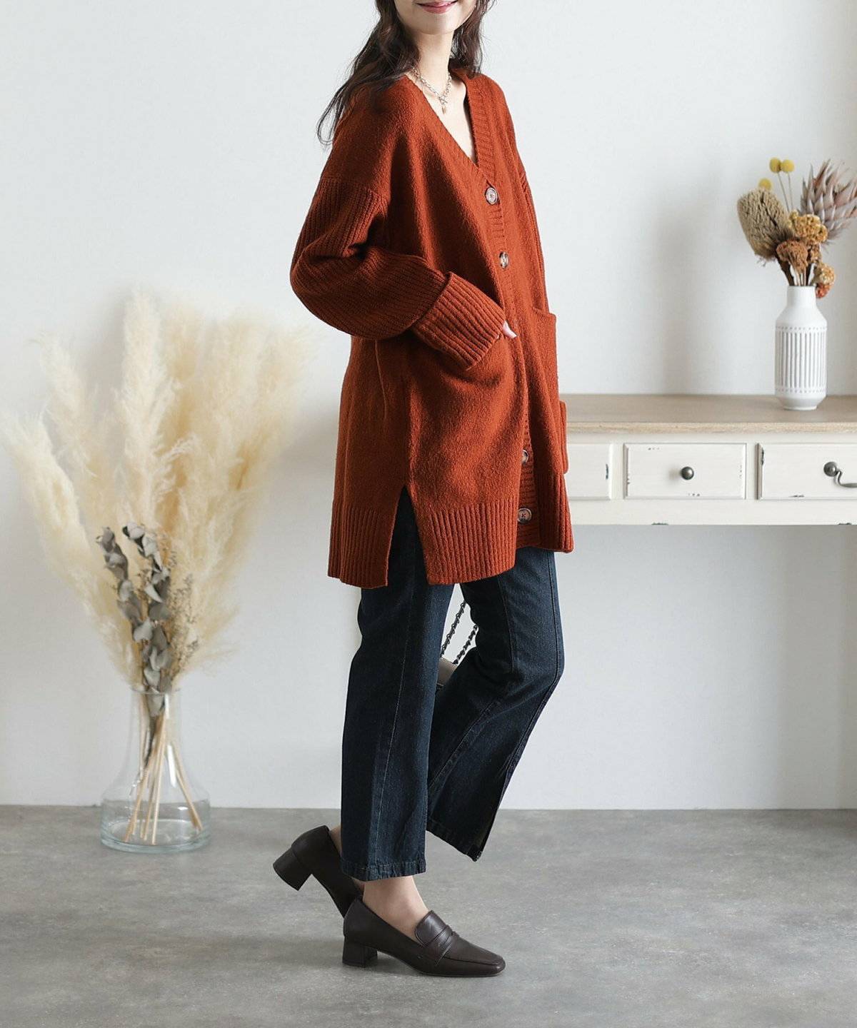 秋コーデの女性