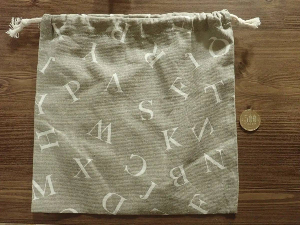 DAISO(ダイソー):コットン巾着袋(英字)