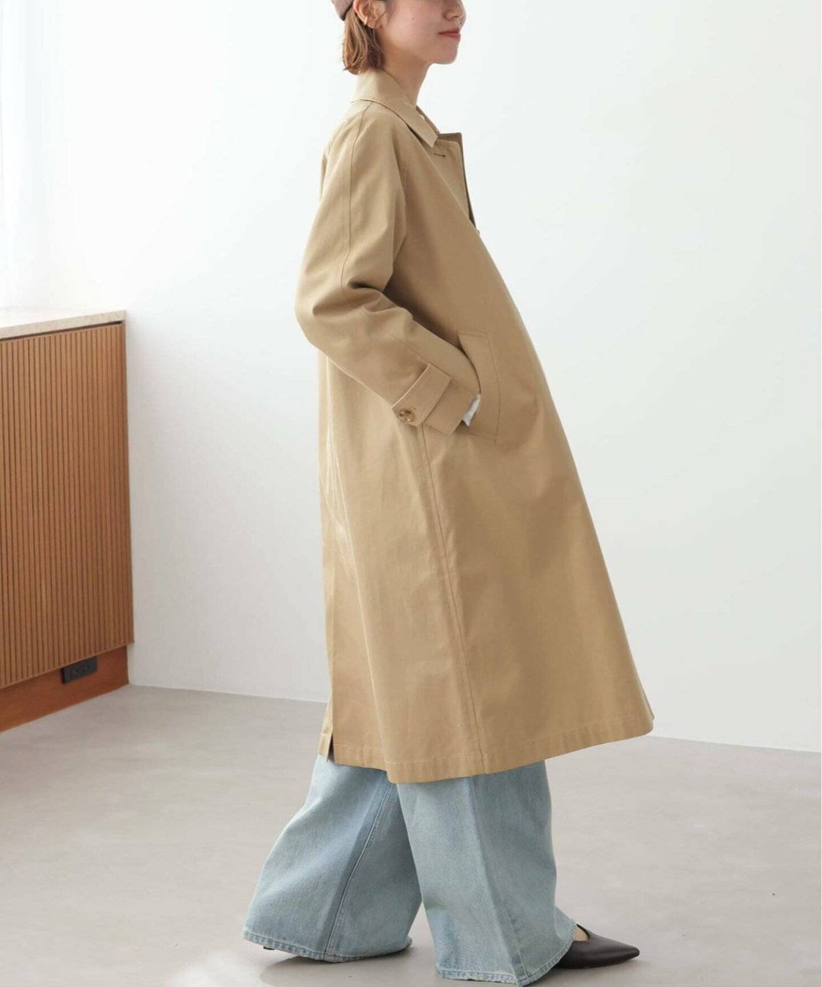 コートを着た女性