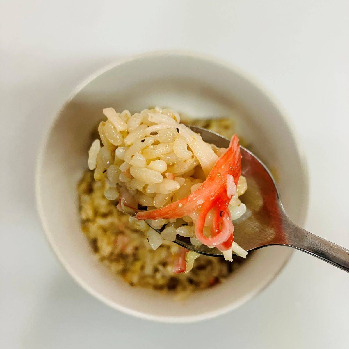 いちまさ公式の「カニかまとまいたけのトマト炊き込みごはん」のレシピ