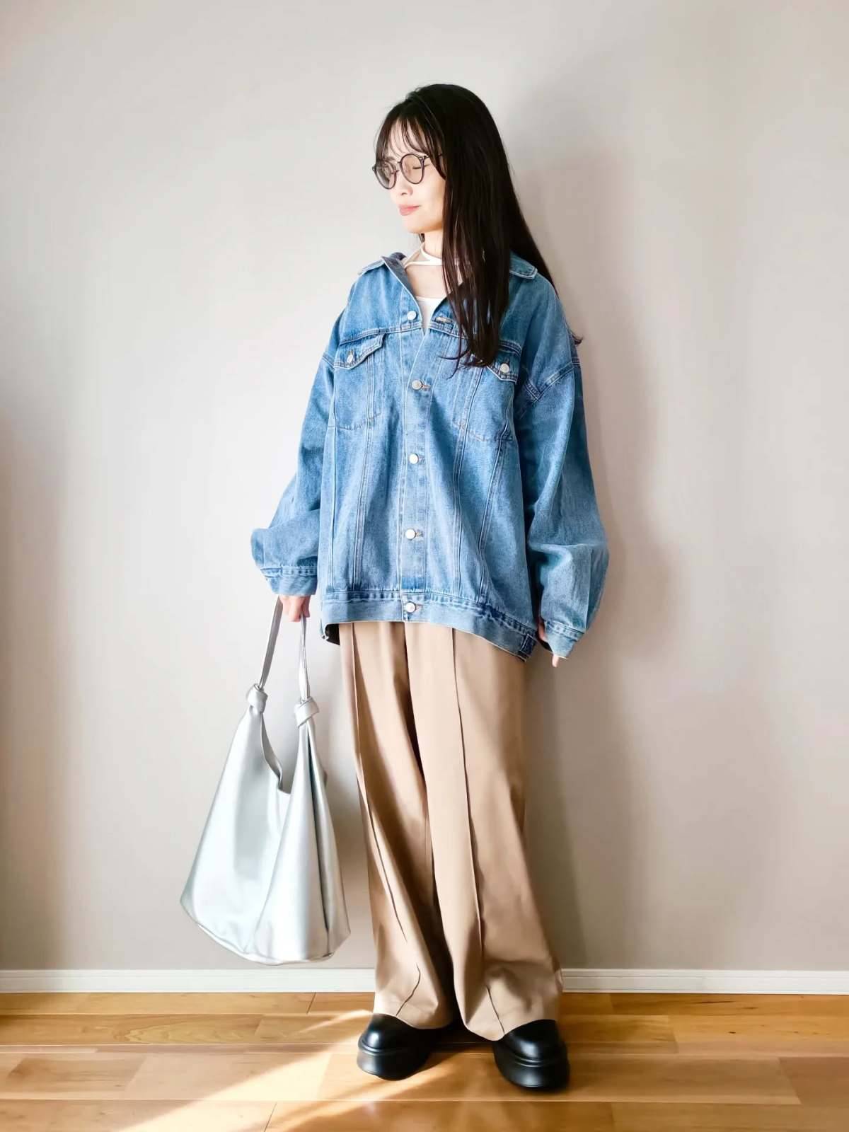 オーバーサイズのデニムジャケットを羽織る！