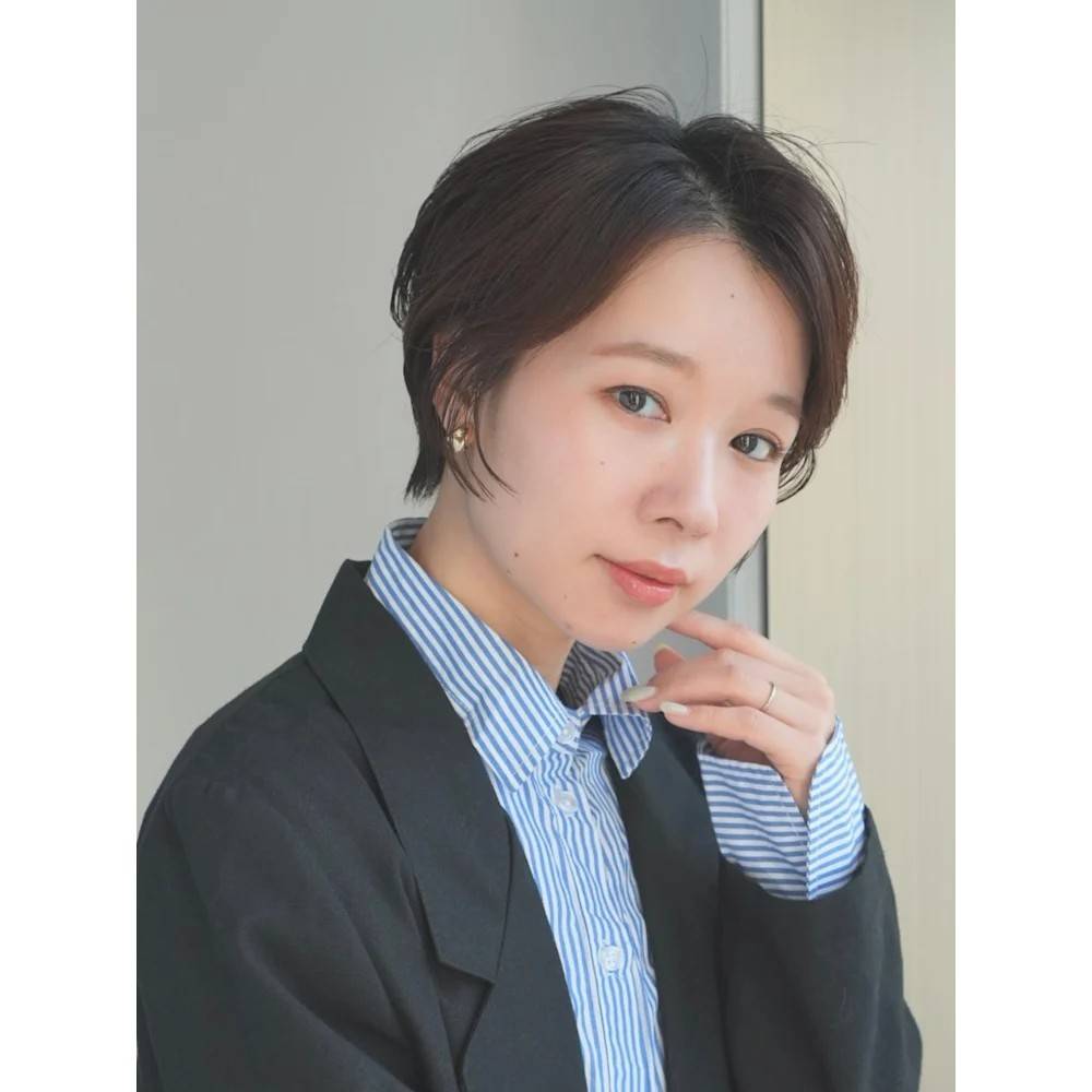 ハンサムな前下がり大人ショート