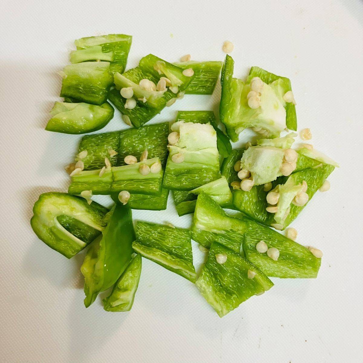 JAグループ公式の「ゆで卵とまるごとピーマンのマヨ和えトースト」のレシピ