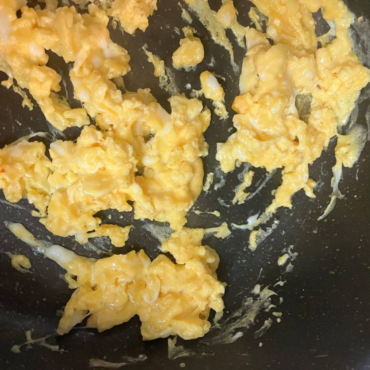 JAグループ公式の「ゆで卵とまるごとピーマンのマヨ和えトースト」のレシピ