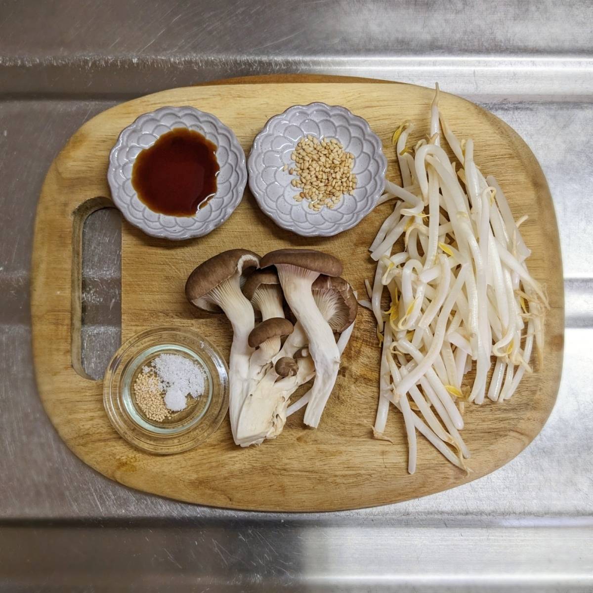 JAグループ公式の「しめじともやしの胡麻和え」のレシピ