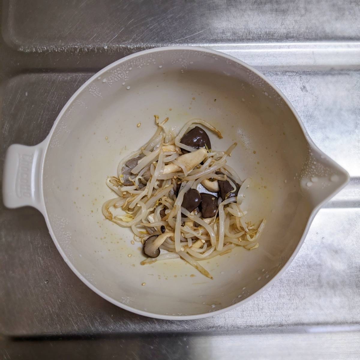 JAグループ公式の「しめじともやしの胡麻和え」のレシピ