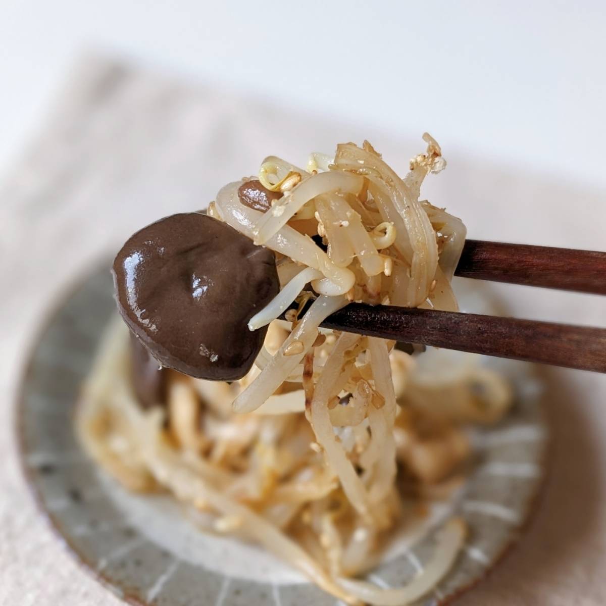 JAグループ公式の「しめじともやしの胡麻和え」のレシピ