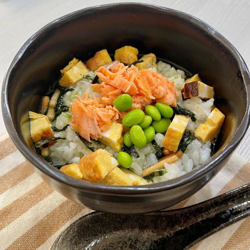 永谷園公式の「ほぐし焼鮭と枝豆のお茶づけ〜めざまし茶づけ〜」のレシピ