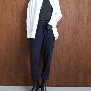 何が正解？できる女を演出する“ジョガーパンツ”のオフィスカジュアル