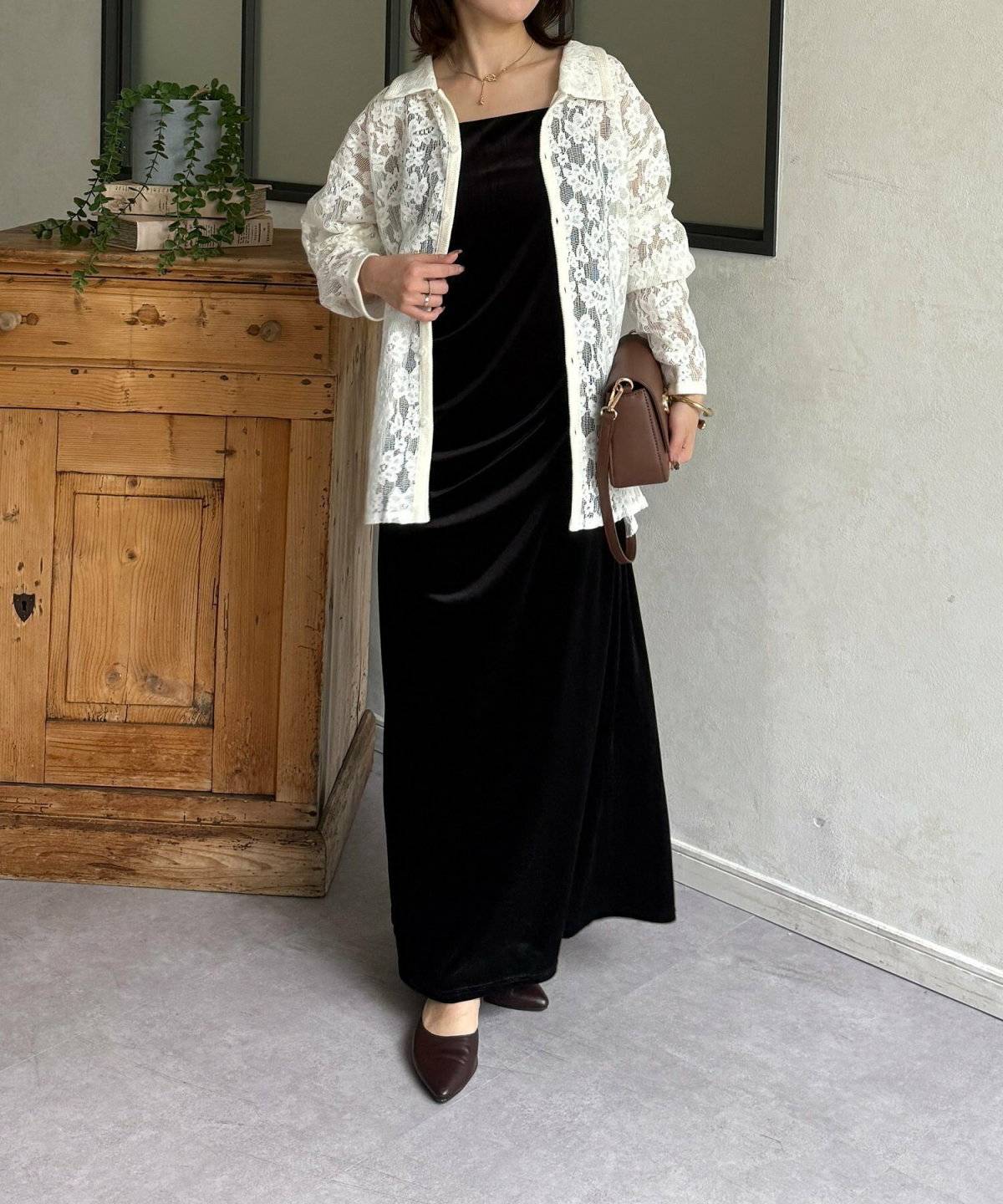 ワンピースコーデの女性