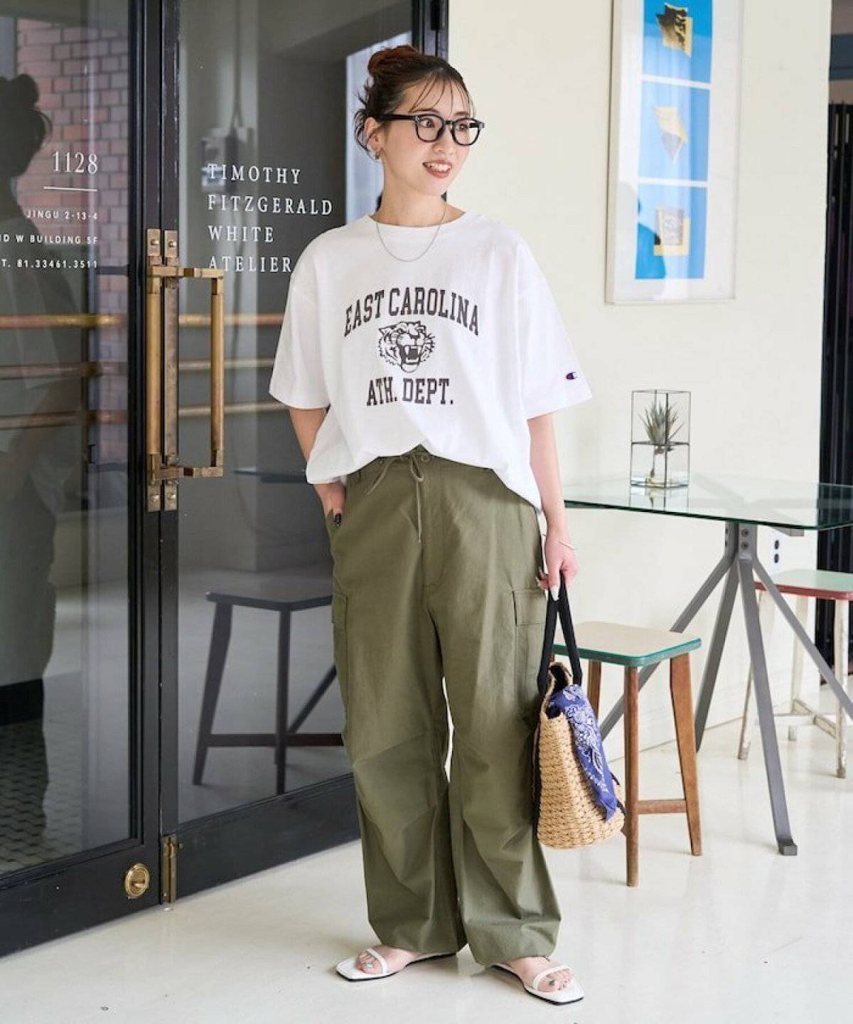 夏コーデの女性