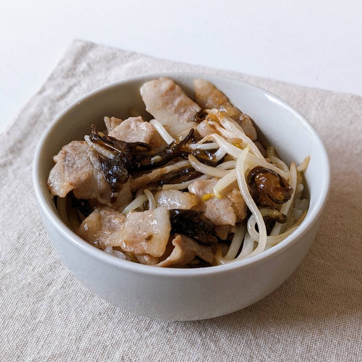 くらこん公式の「塩こんぶの中華丼」のレシピ