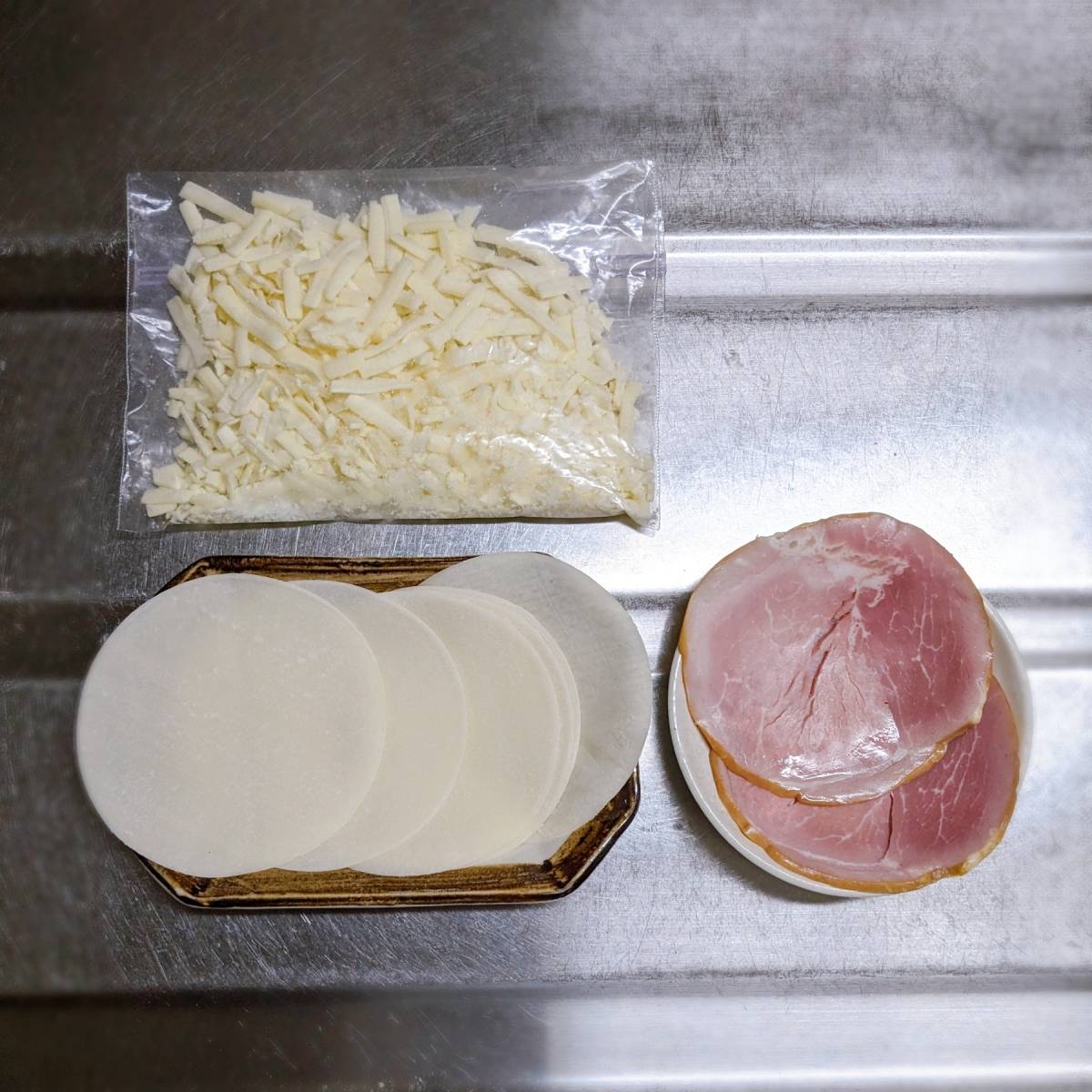 モランボン公式の「カリカリギョウザサンド」のレシピ