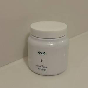 磨くほど潤う。角質オフも保湿もこれ1つ「JEVIE」スクラブボディケア