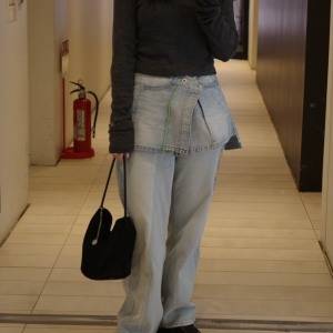 穿くだけで洒落た人に。リメイク風ディテールが光る「Ameri」ネオンステッチデニム