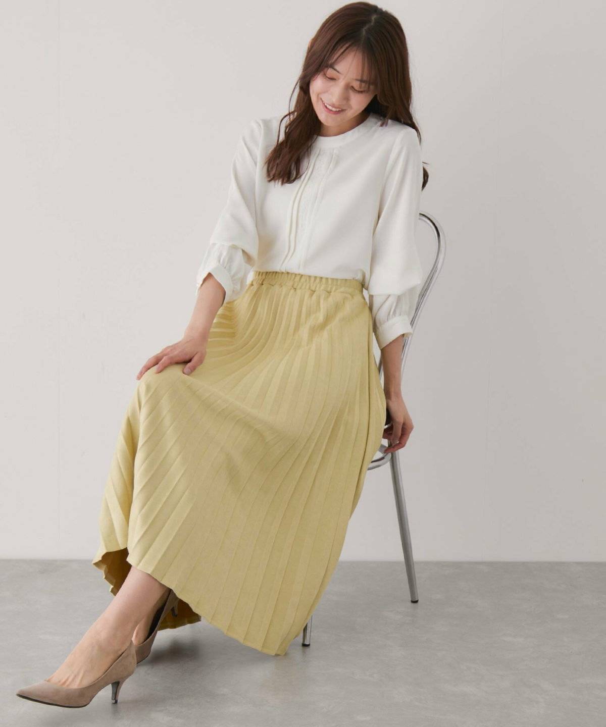 初夏コーデの女性