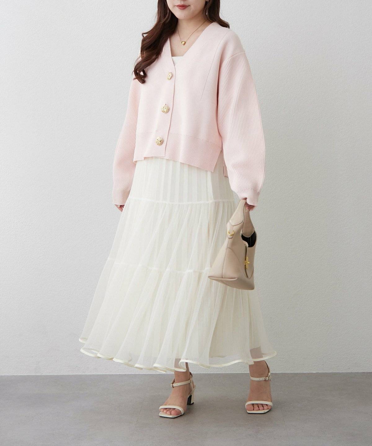 初夏コーデの女性