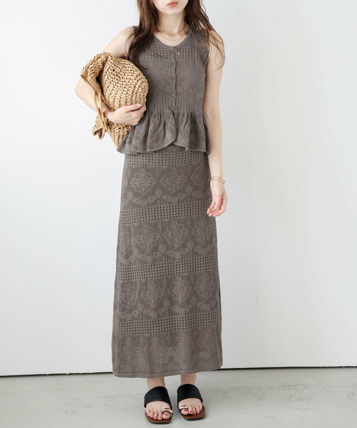 初夏コーデの女性