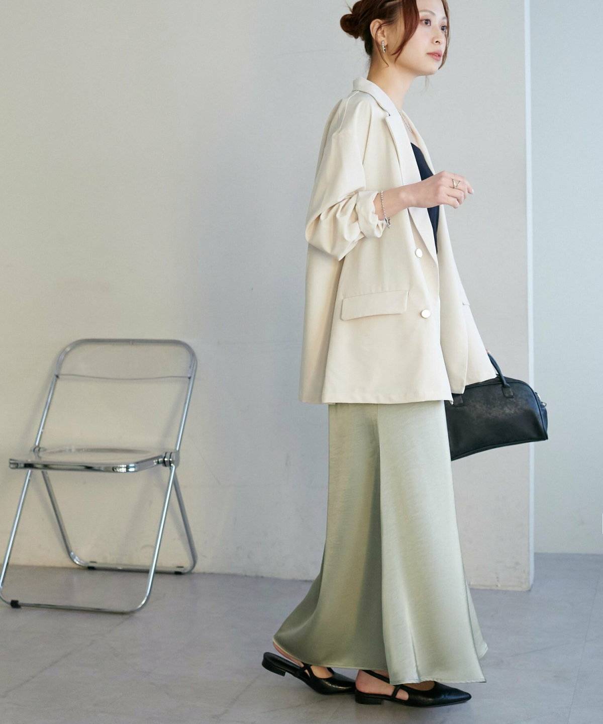 春コーデの女性