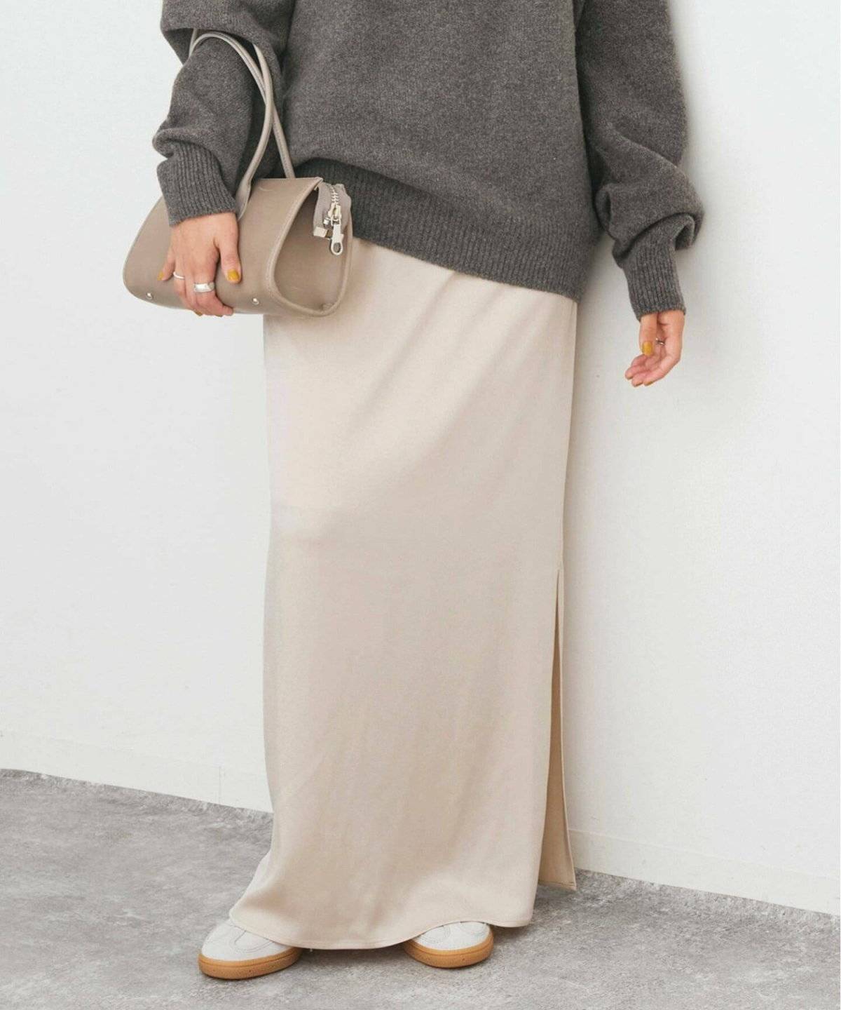 春コーデの女性