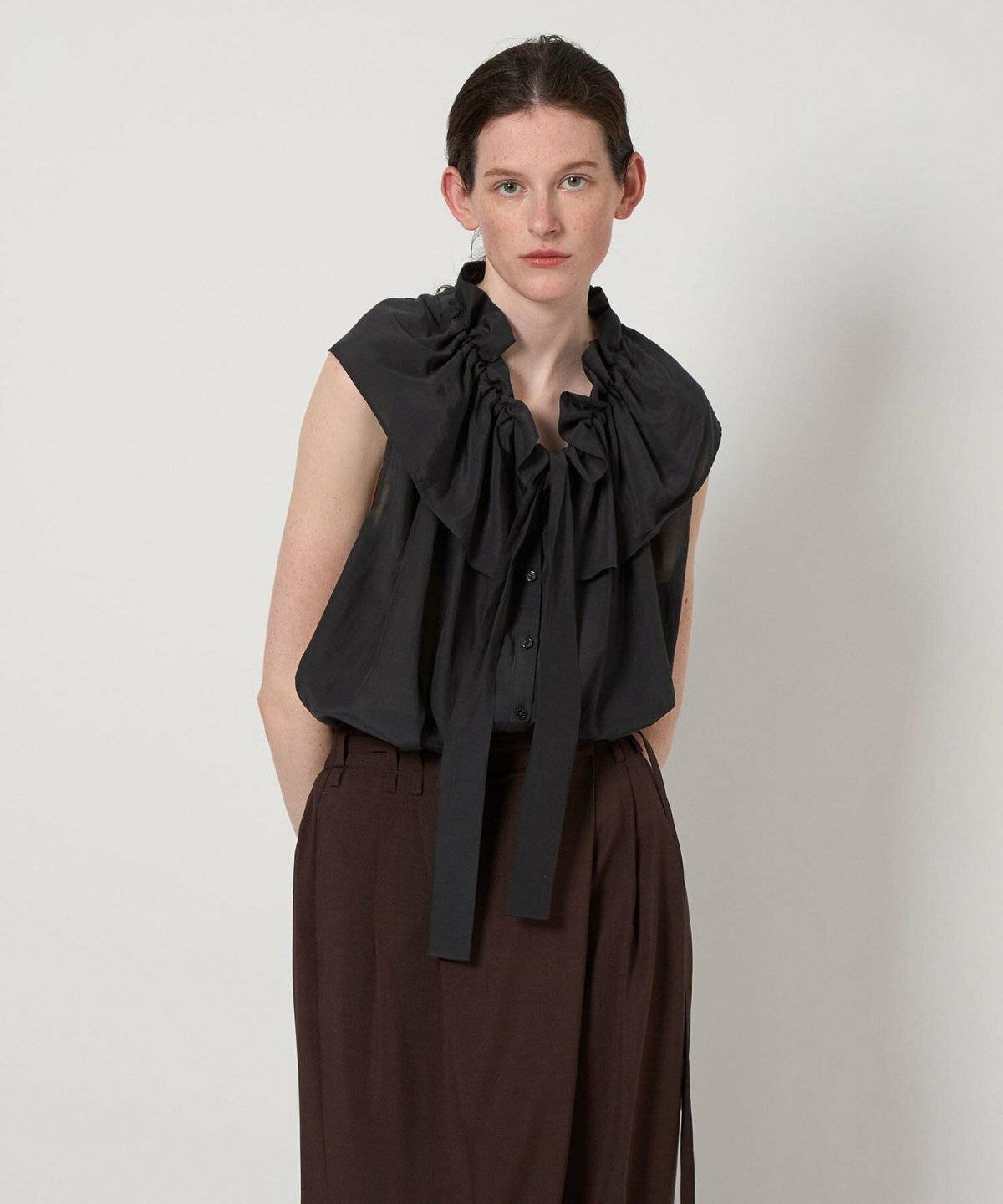 サンダルコーデの女性