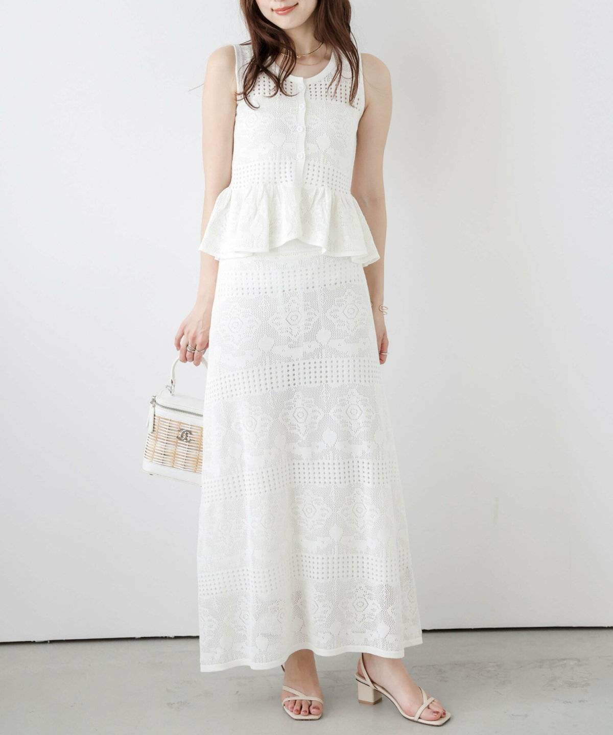 サンダルコーデの女性