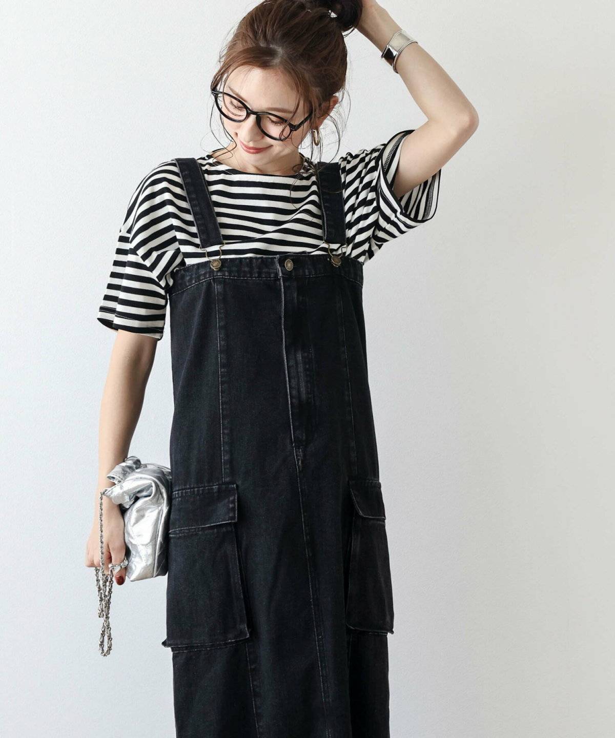 サンダルコーデの女性