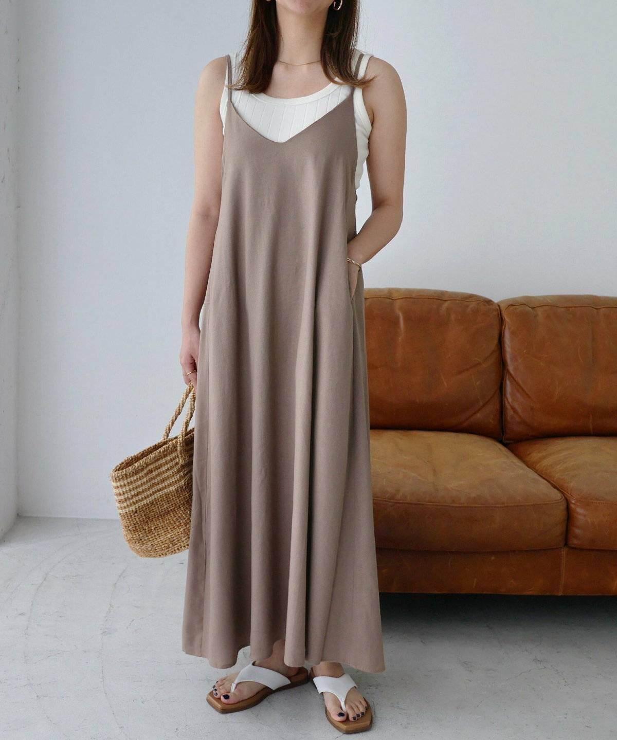 サンダルコーデの女性