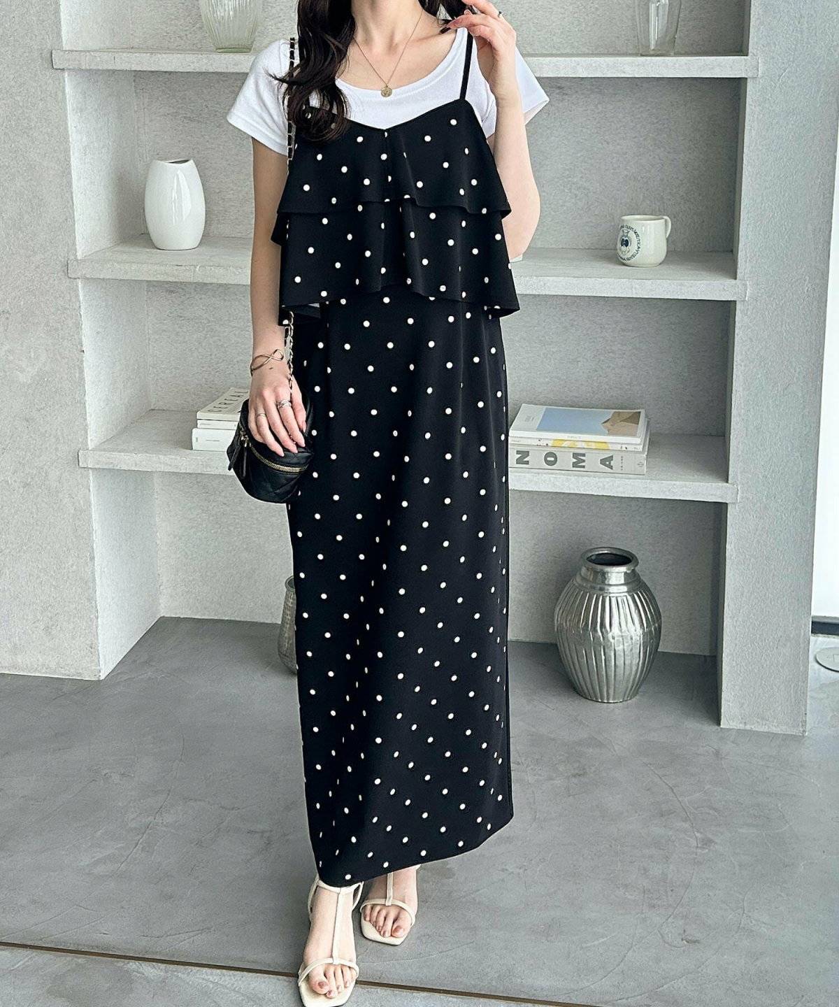 サンダルコーデの女性