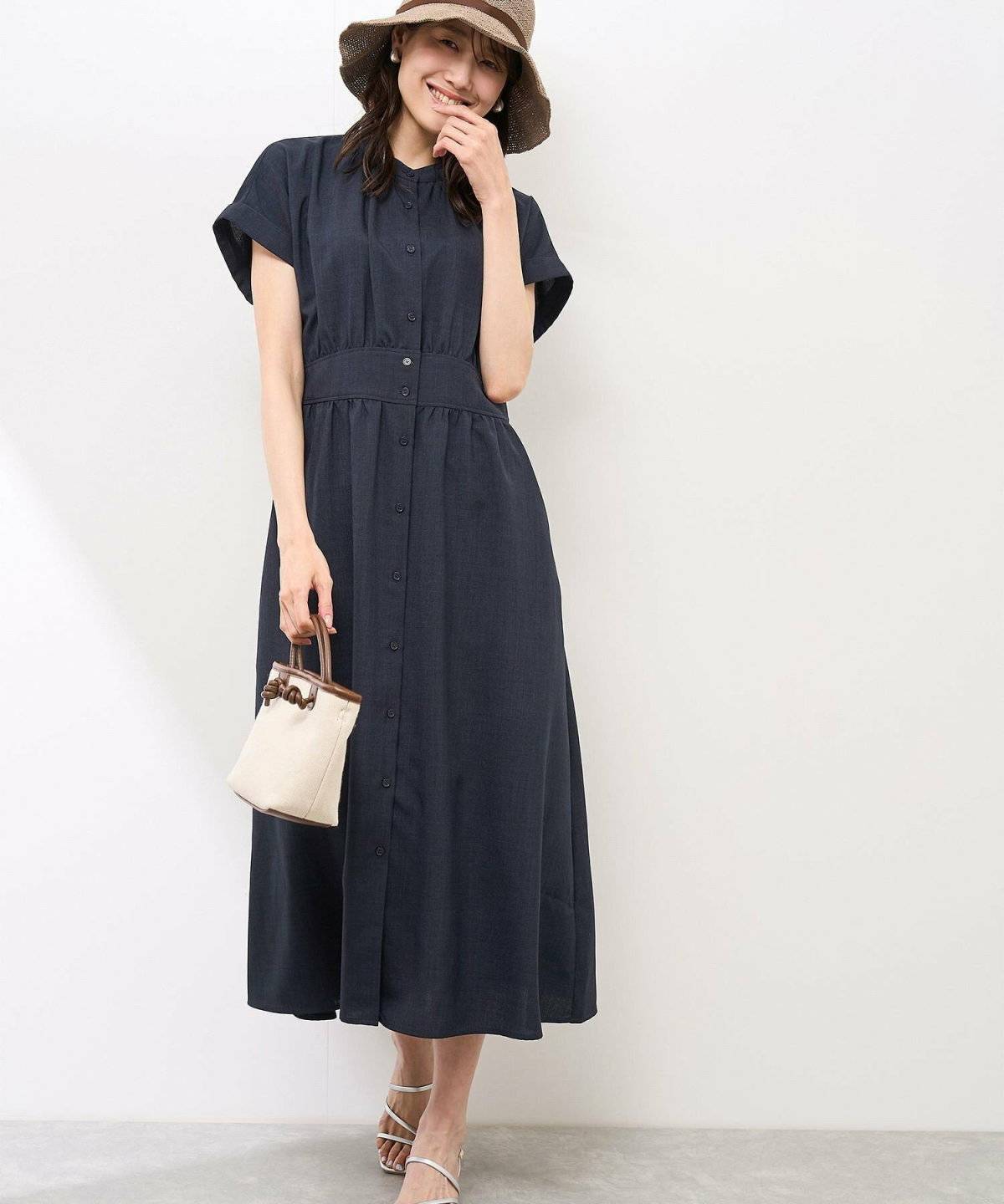 サンダルコーデの女性