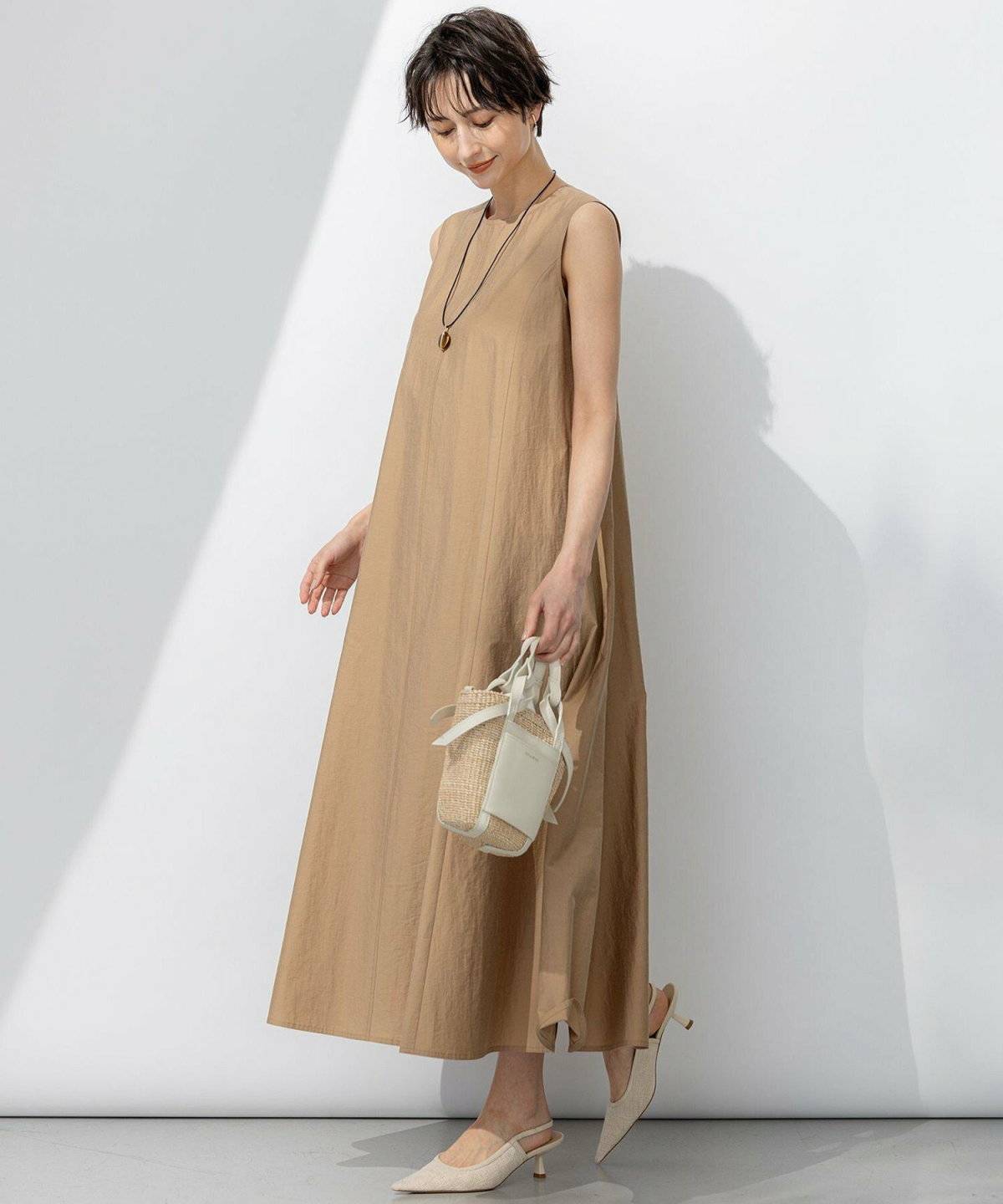 サンダルコーデの女性