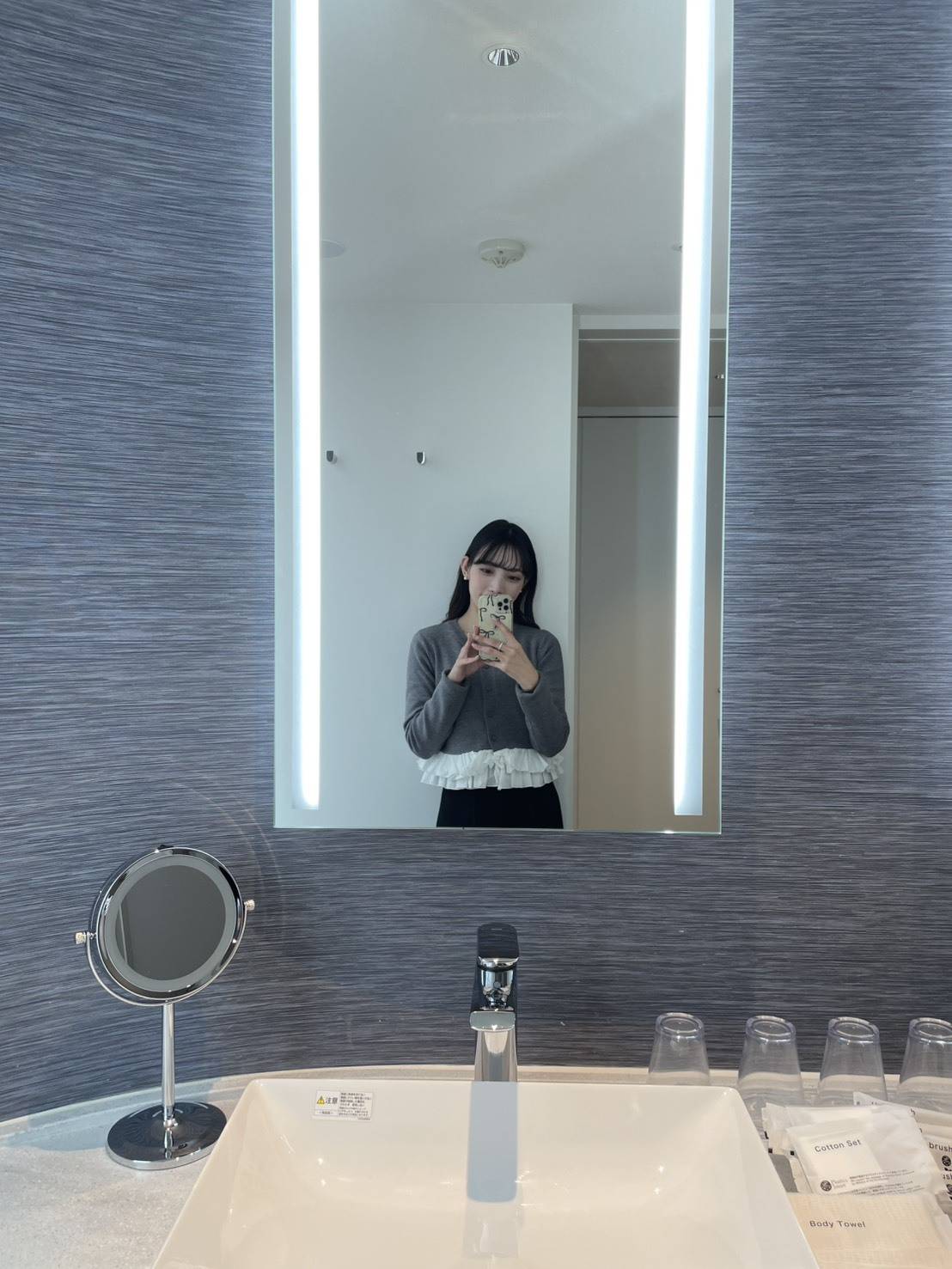 ウエストフリルカーディガン