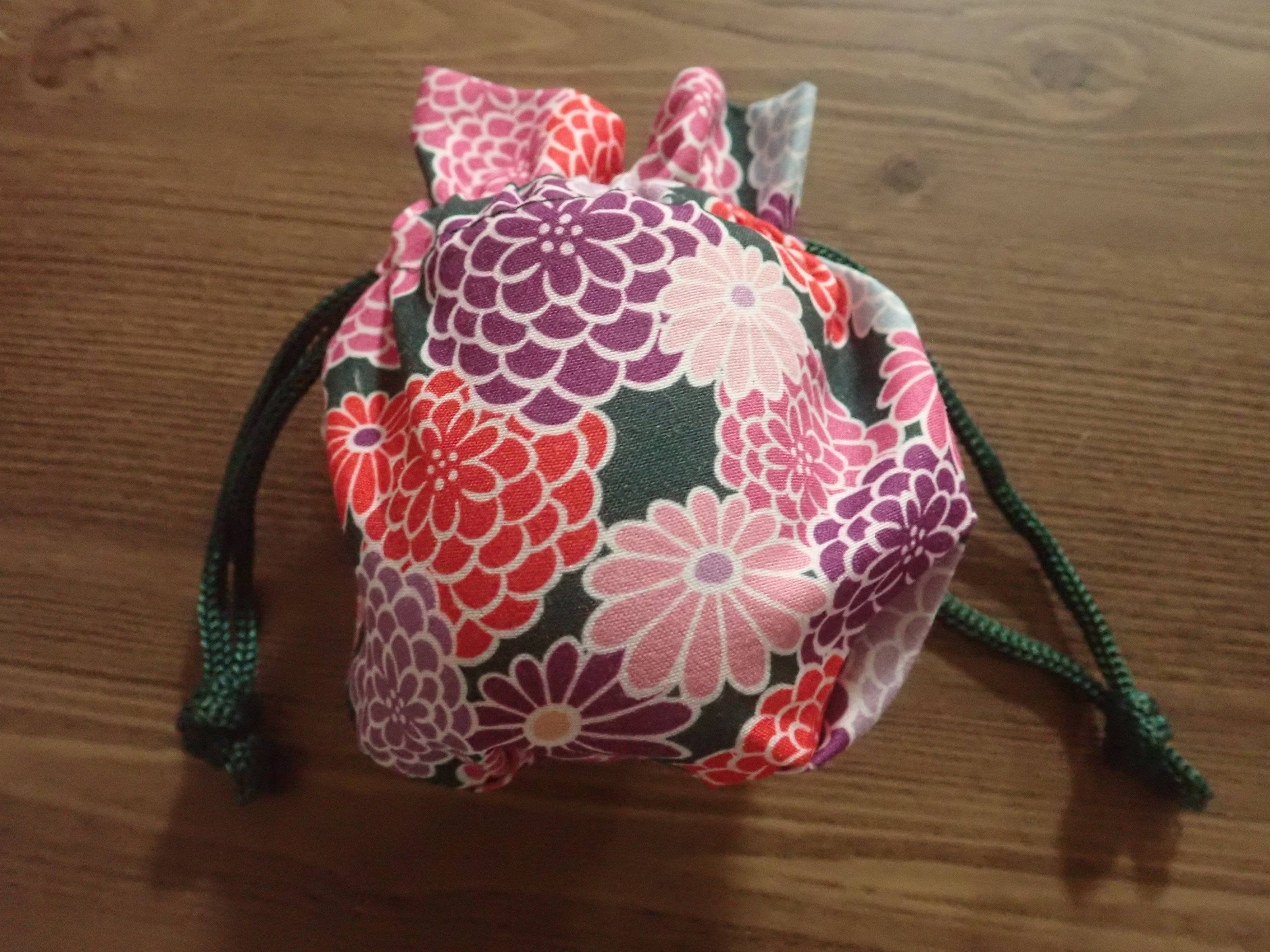 ダイソーの丸底巾着袋(着物柄、A)