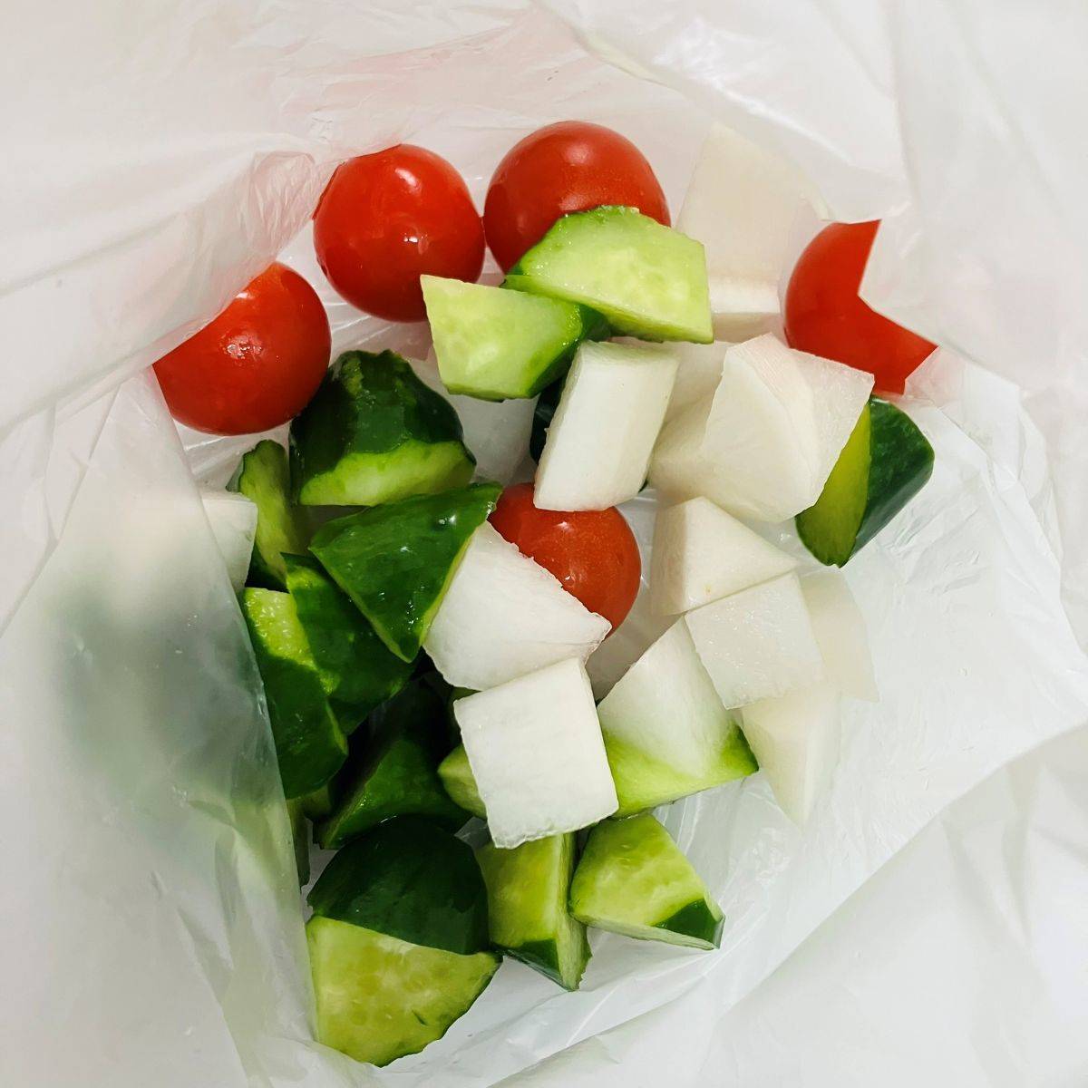 永谷園公式の「待つだけでトマトときゅうりの浅漬け」のレシピ