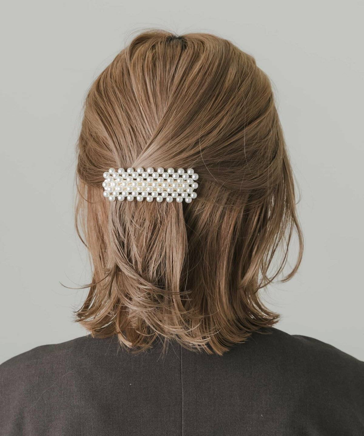 ボブヘアとバレッタ