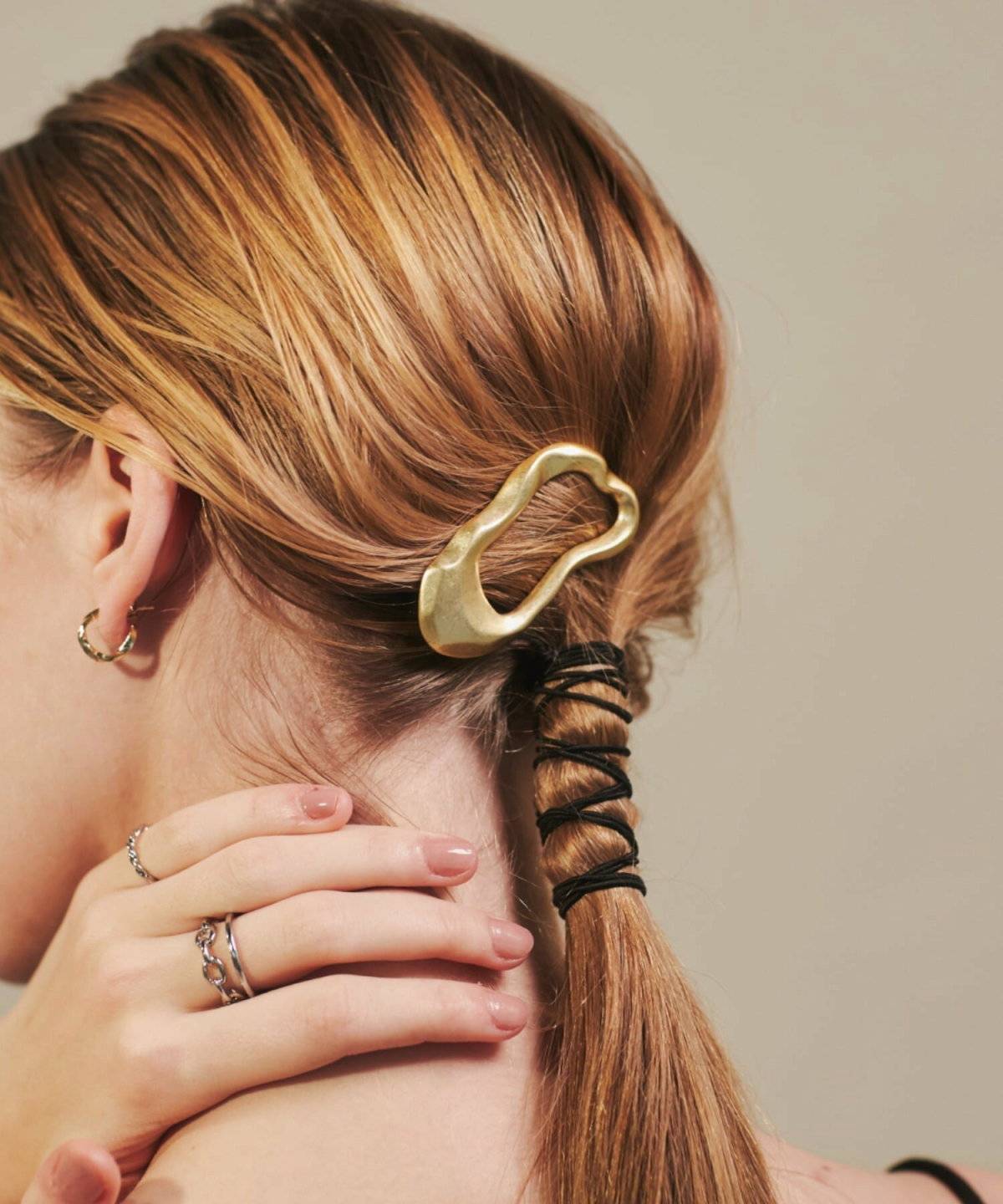 ロングヘアとバレッタ