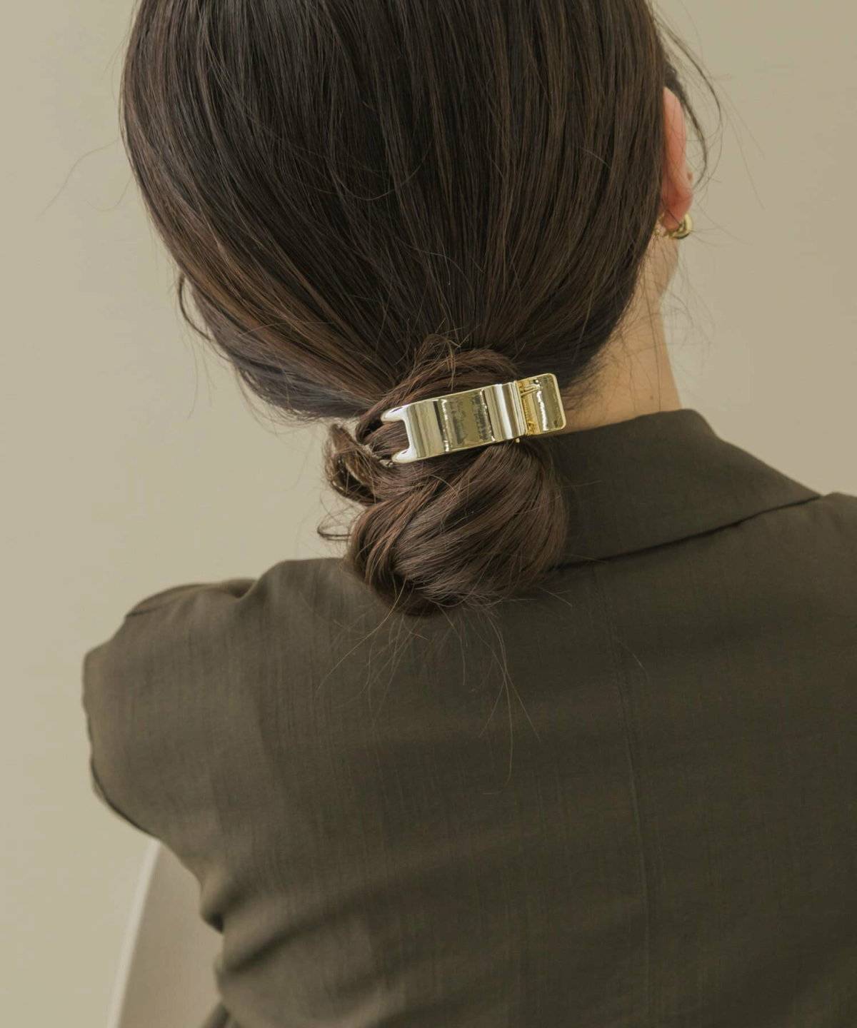 アップヘアとバレッタ