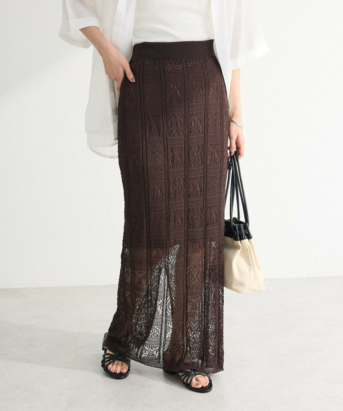 春コーデの女性