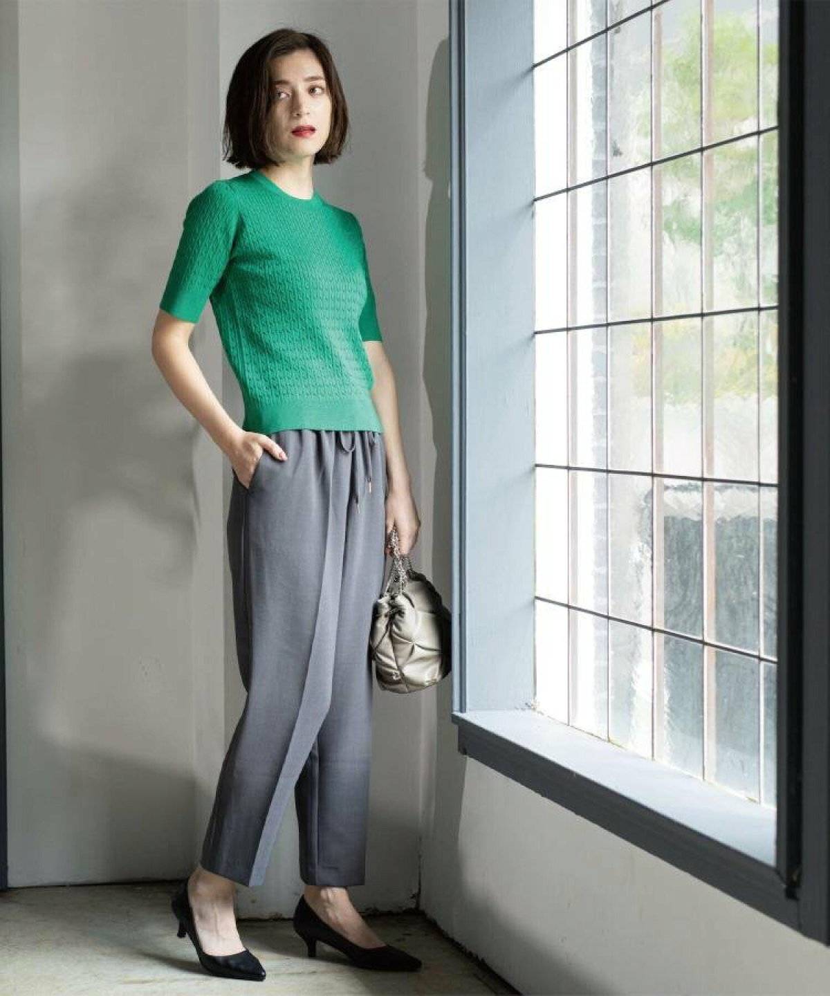 初夏コーデの女性