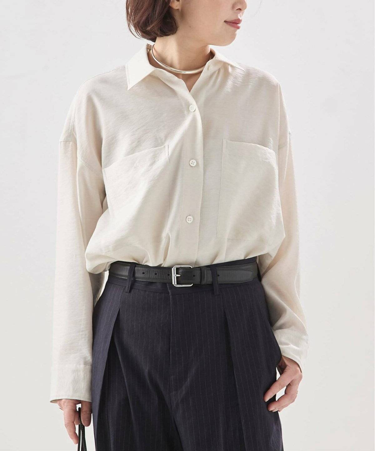 初夏コーデの女性