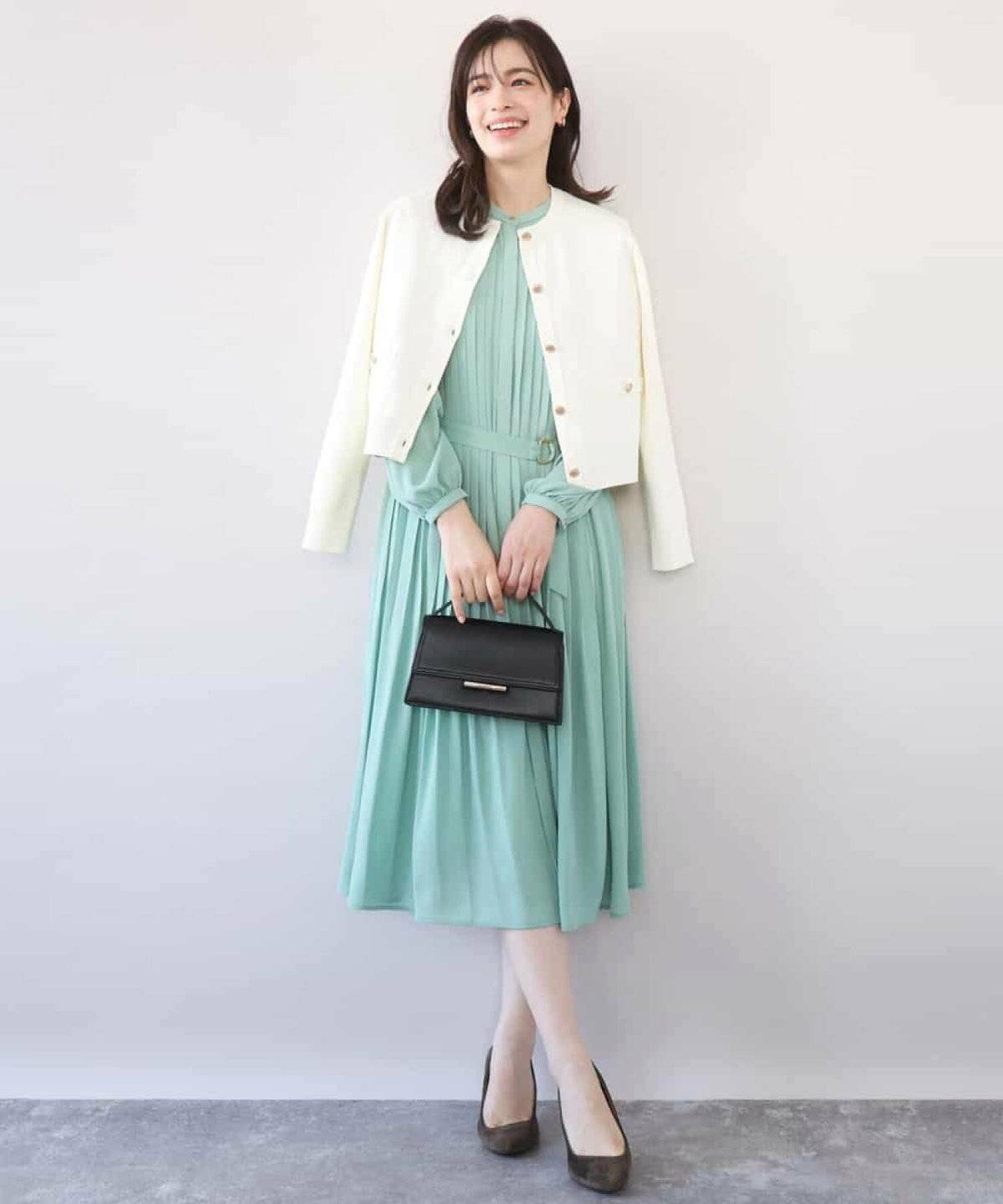 春コーデの女性