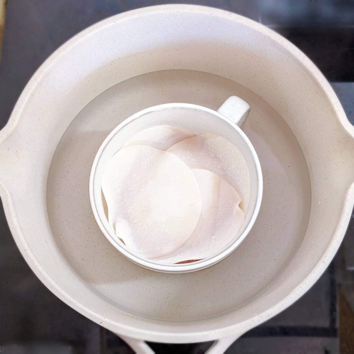 モランボン公式の「餃子の皮で作る包まない小籠包」のレシピ