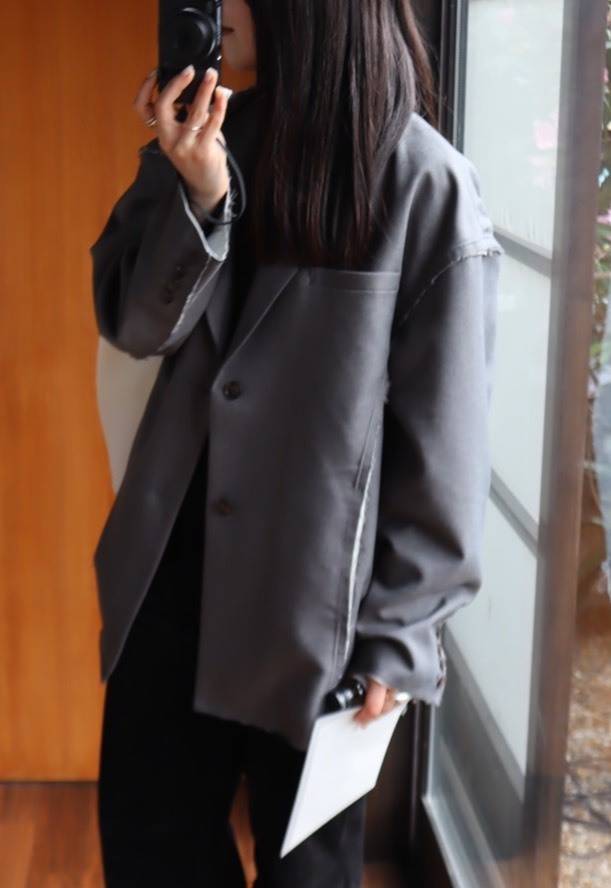 グレージャケットコーデ