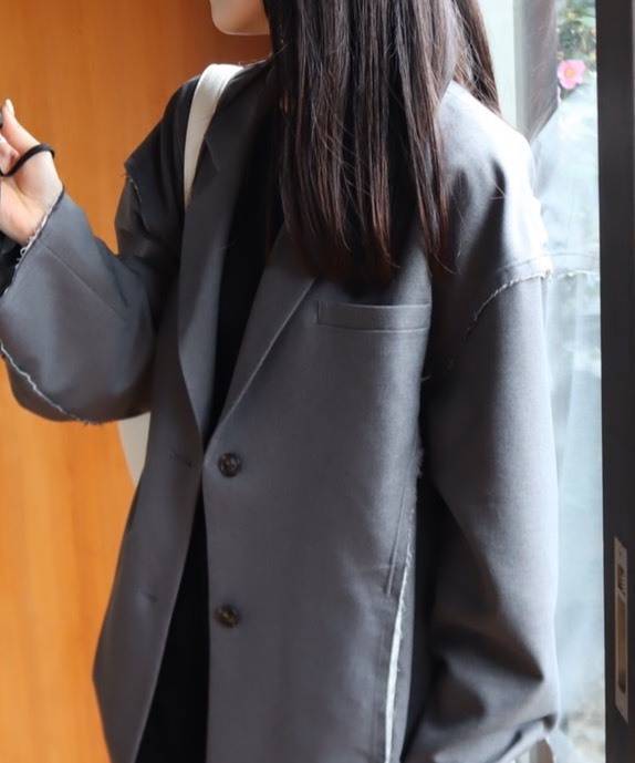 グレージャケットコーデ